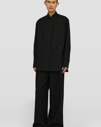 Long-sleeved organic cotton poplin shirt with contrast pleated detail, silver cufflinks and embroidered Jil Sander monogram