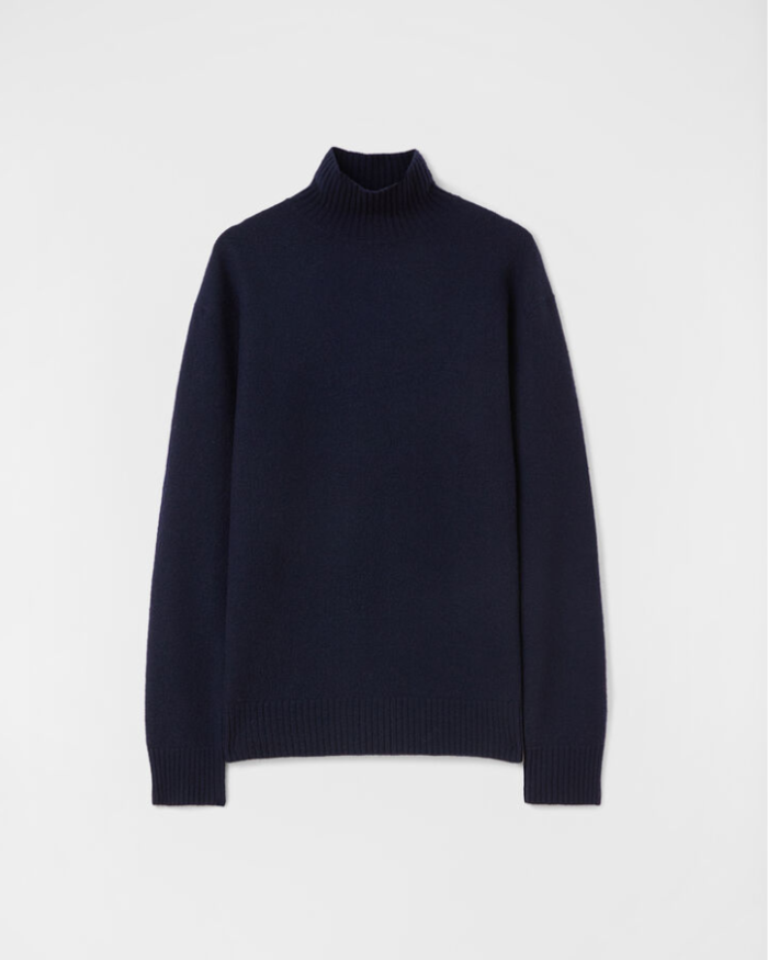 Long-sleeved lightweight merino wool sweater