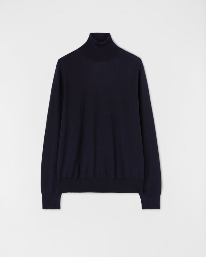 Lightweight long-sleeved merino wool sweater