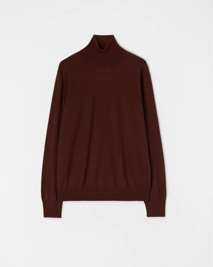 Lightweight long-sleeved merino wool sweater