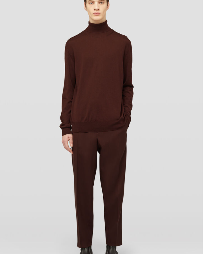 Lightweight long-sleeved merino wool sweater