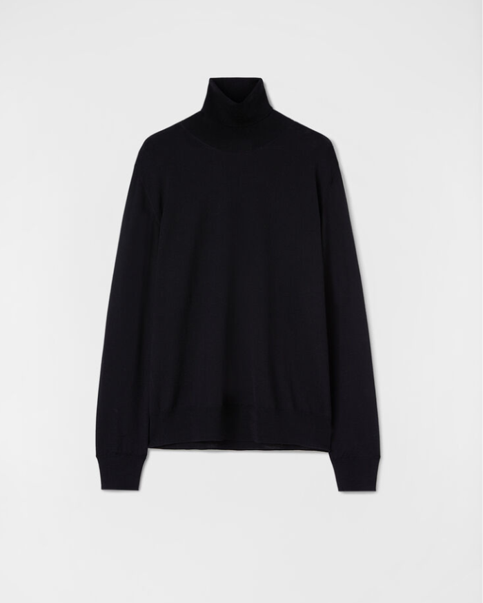 Lightweight long-sleeved merino wool sweater
